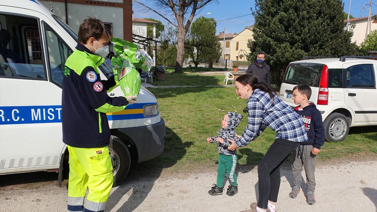 Donazione uova a bambini ucraini